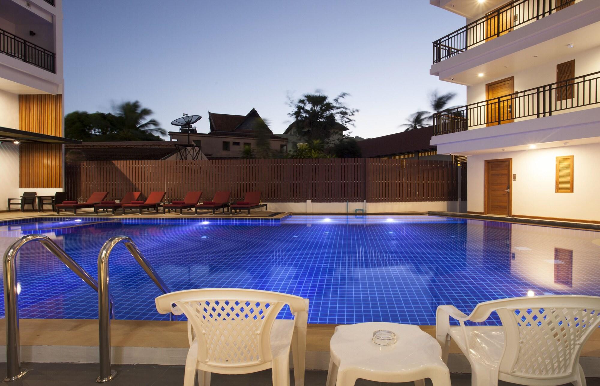 Paripas Patong Resort Exterior photo