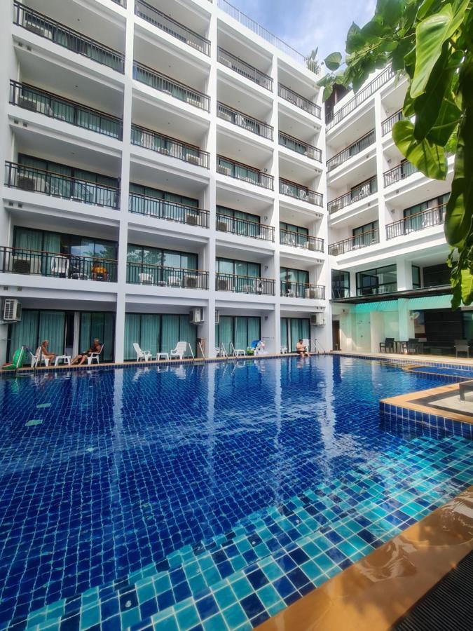 Paripas Patong Resort Exterior photo