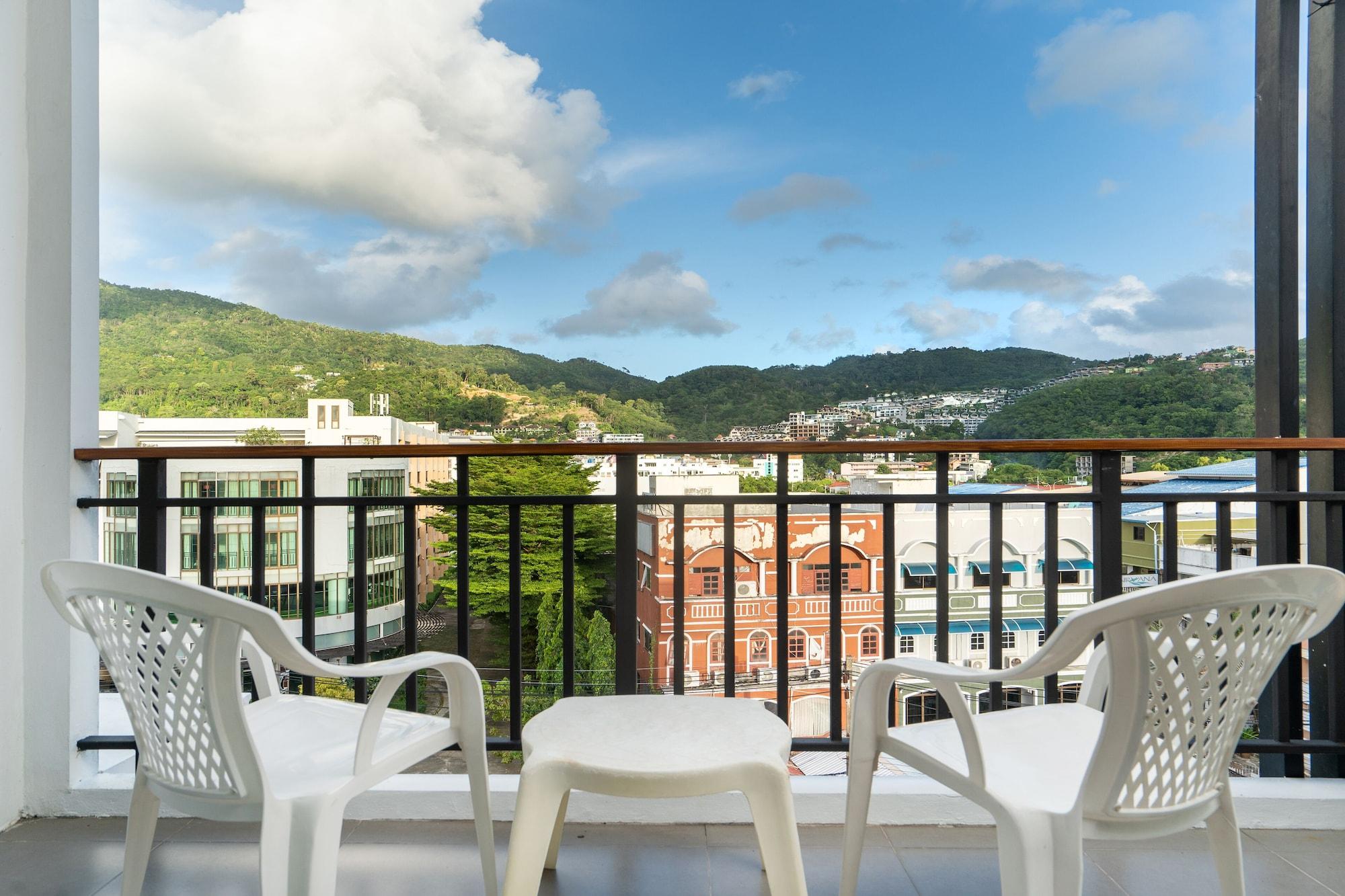 Paripas Patong Resort Exterior photo