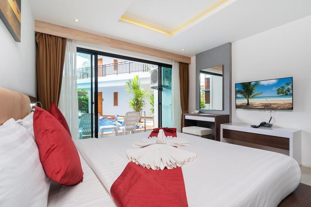 Paripas Patong Resort Exterior photo