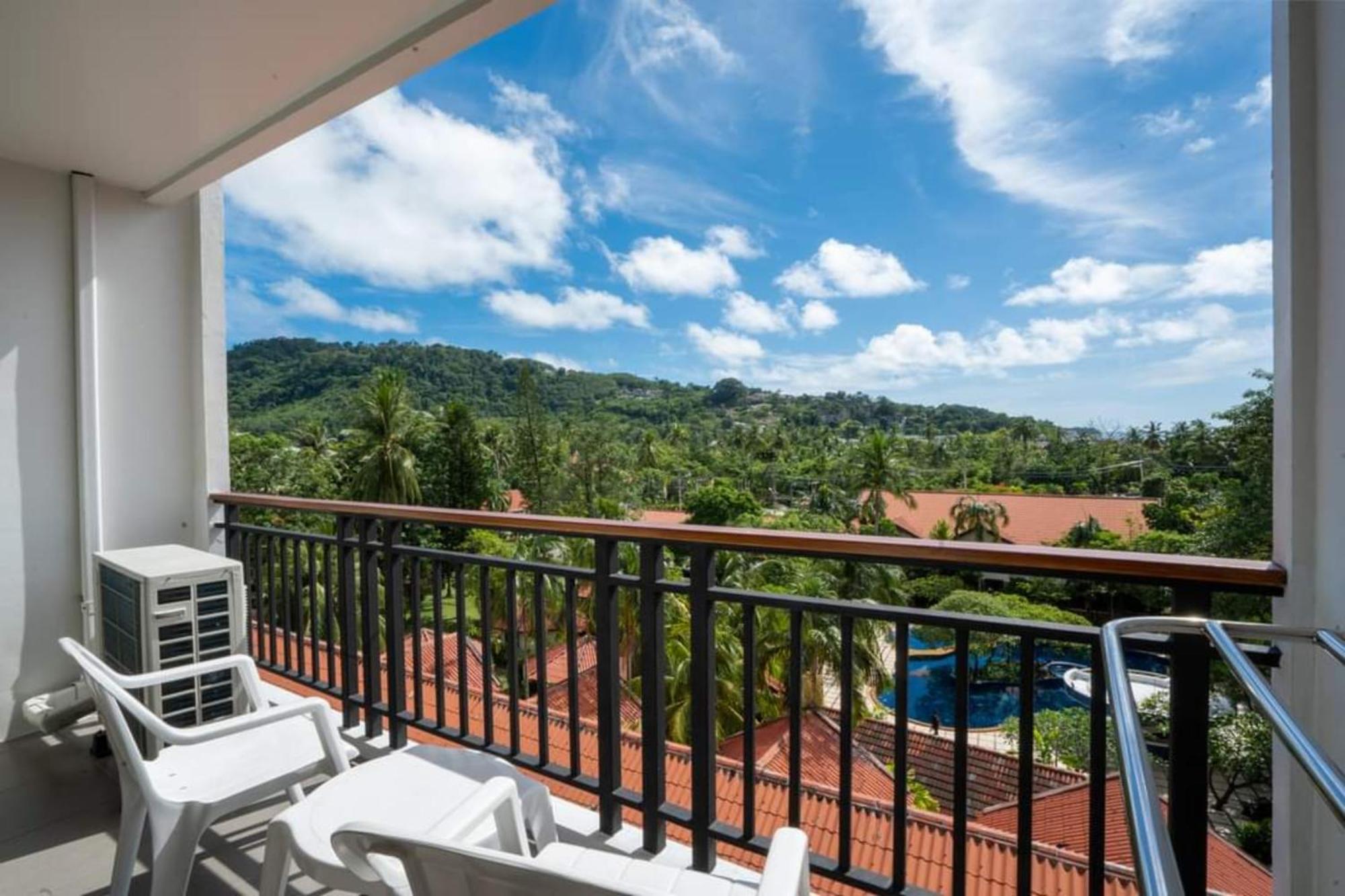 Paripas Patong Resort Exterior photo