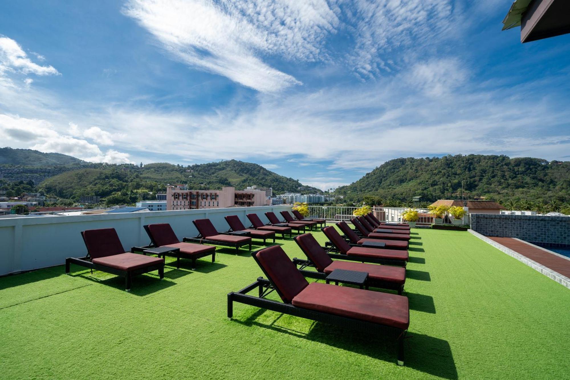Paripas Patong Resort Exterior photo