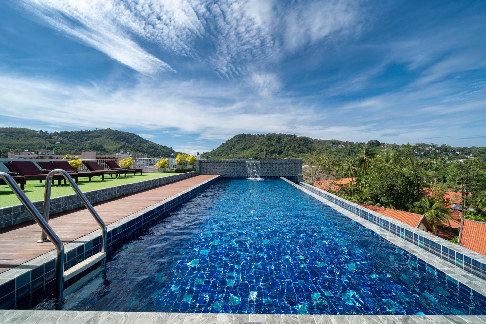 Paripas Patong Resort Exterior photo