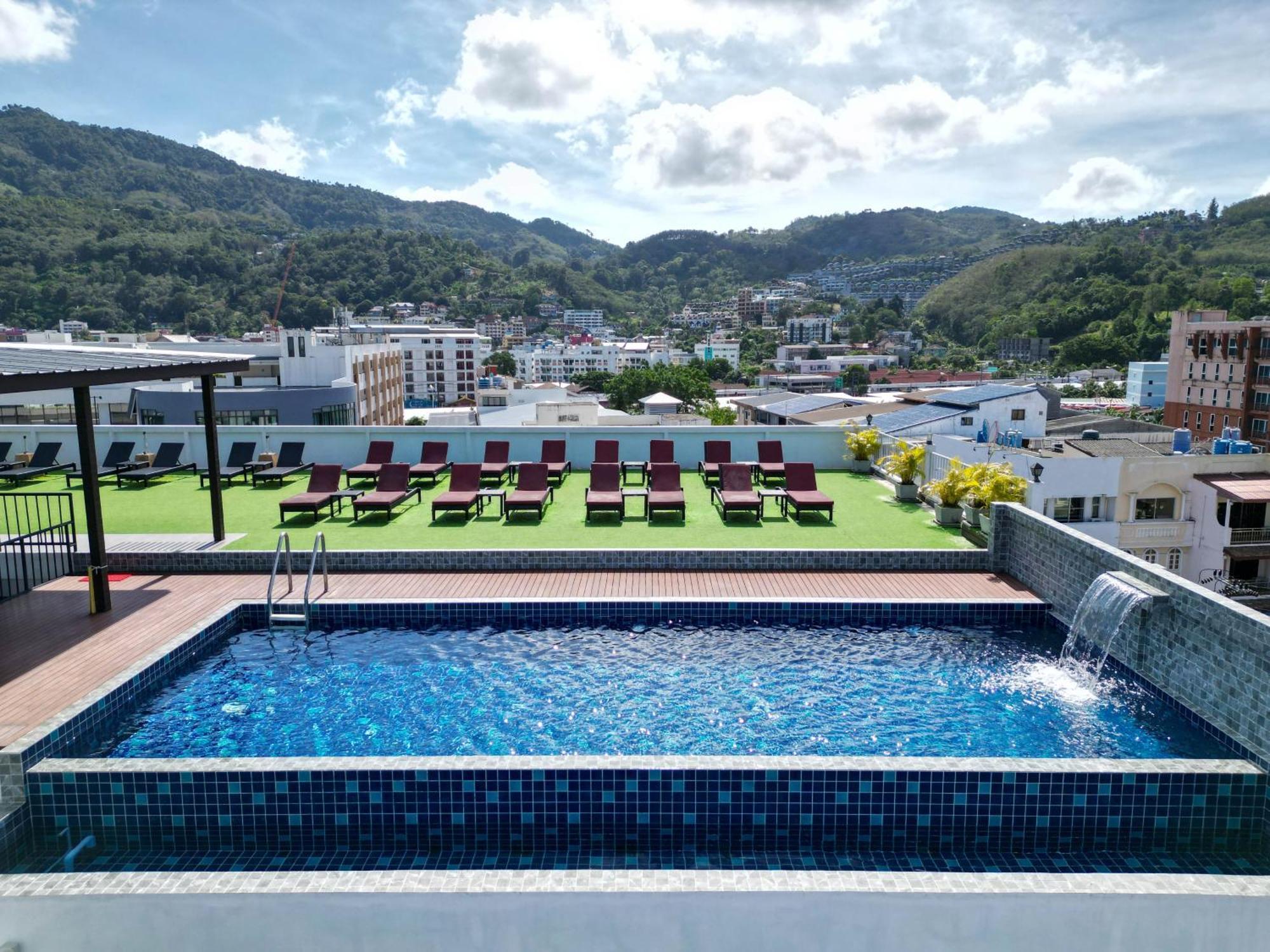 Paripas Patong Resort Exterior photo
