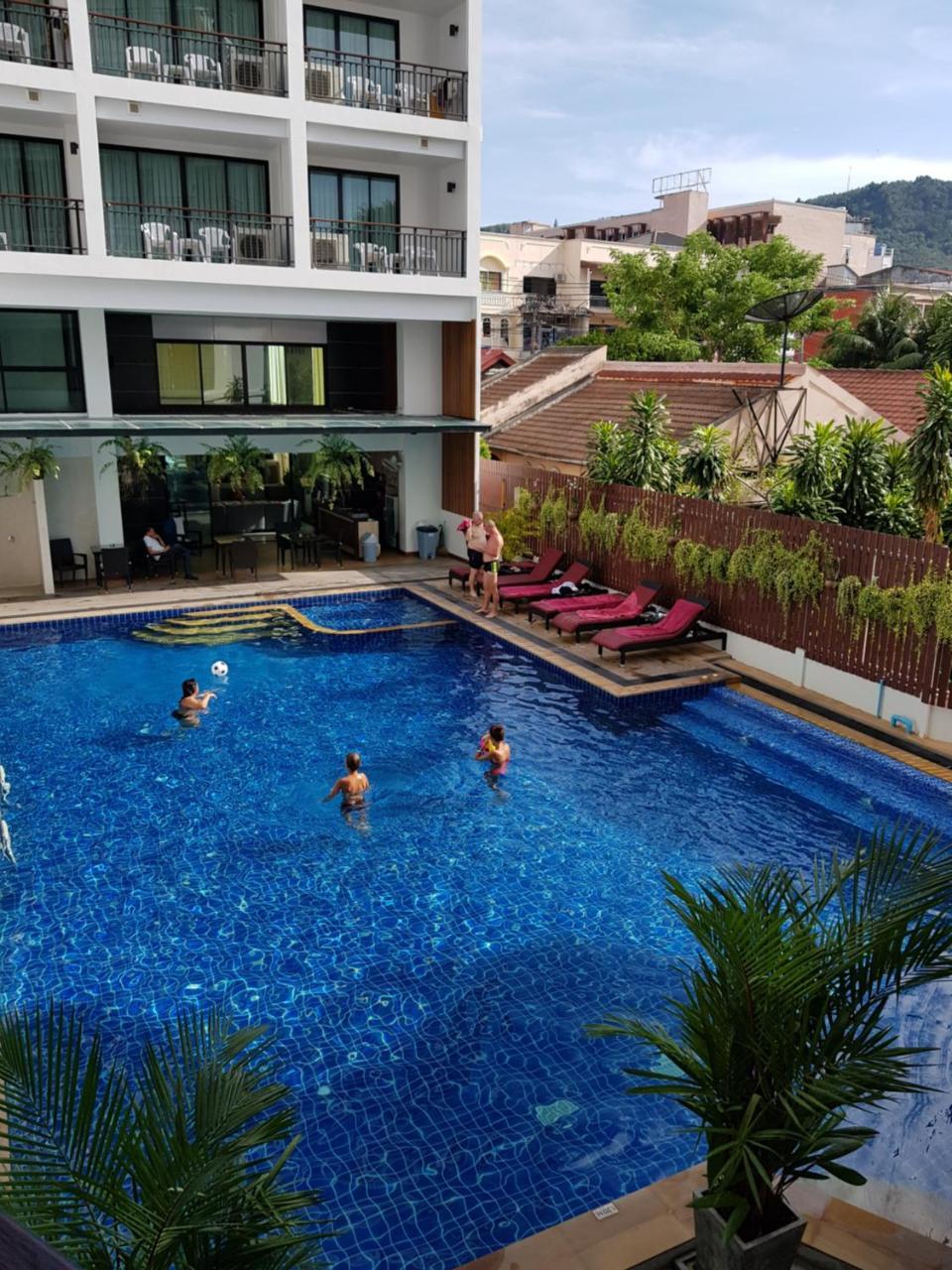 Paripas Patong Resort Exterior photo